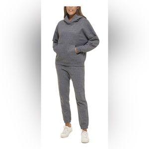 New Women's Calvin Klein Gray
MEDIUM Logo Hoodie Sweatshirt